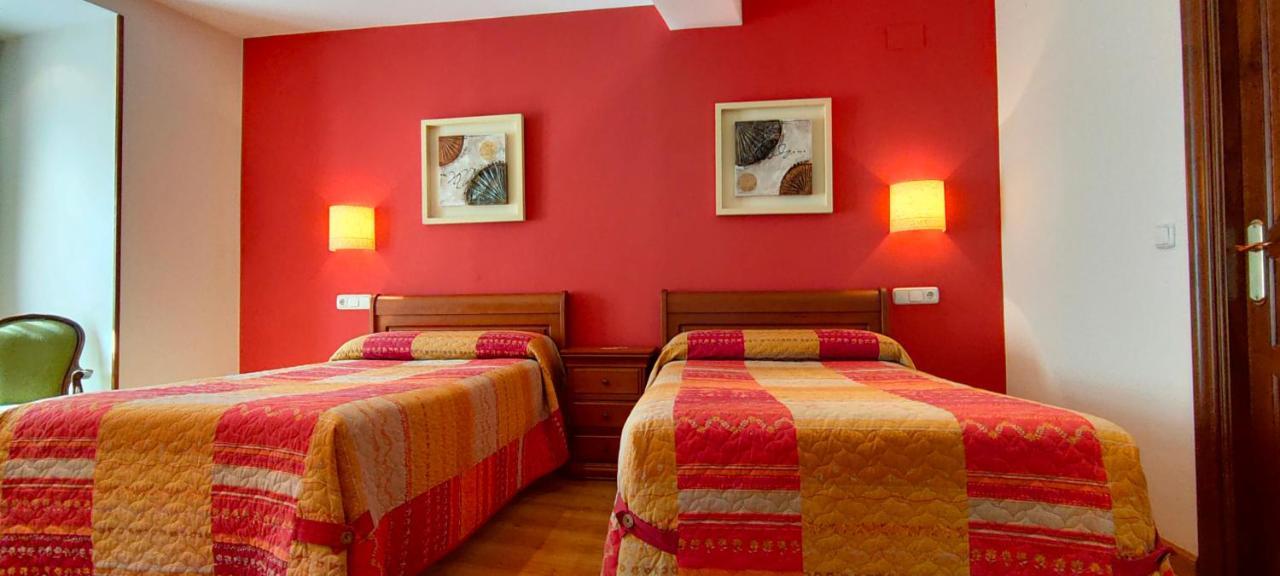 Hotel Rural La Plaza Caso Esterno foto