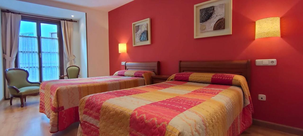 Hotel Rural La Plaza Caso Esterno foto