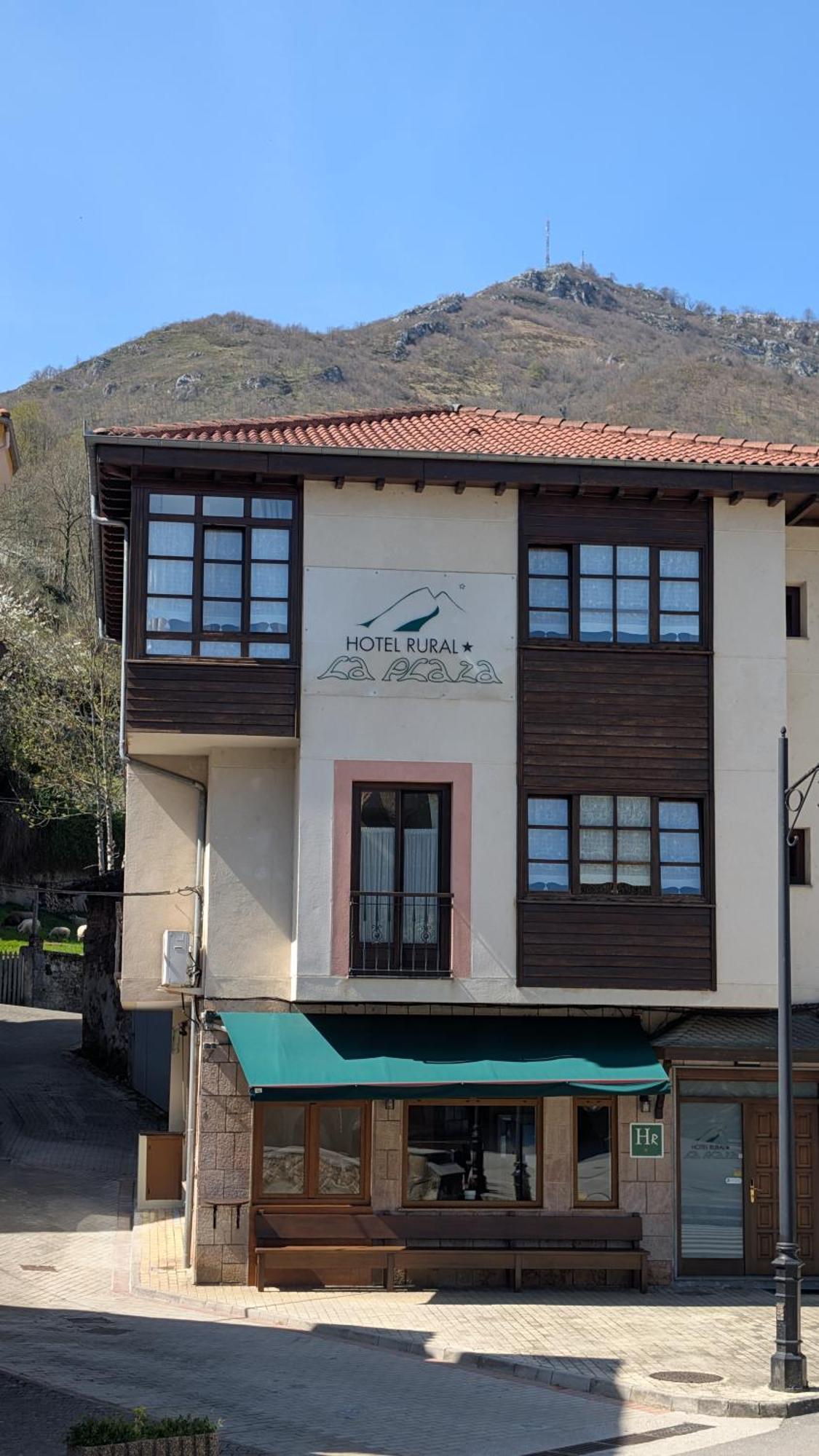 Hotel Rural La Plaza Caso Esterno foto